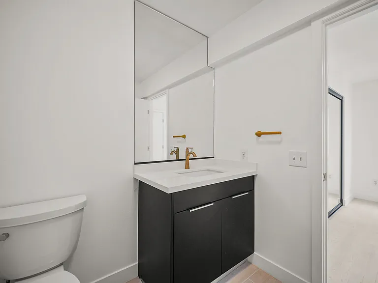 920 Everett St #8 — Photo 3
