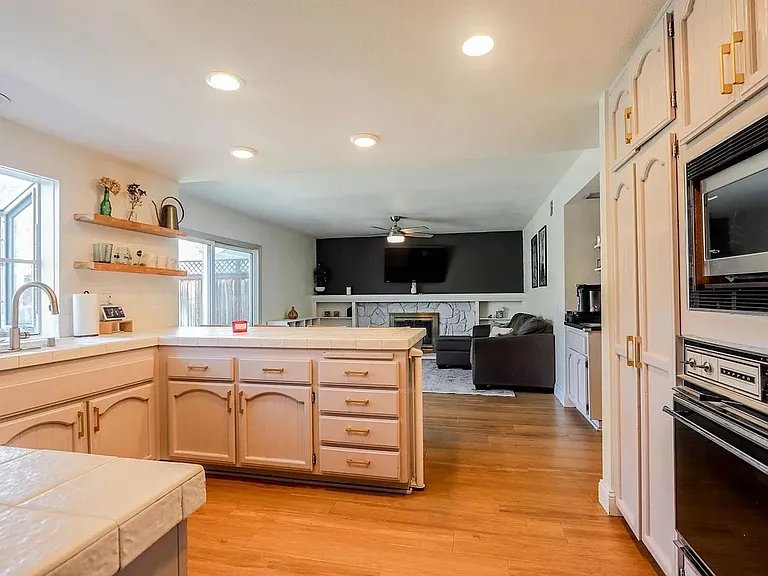 25051 Katie Ave — Photo 14