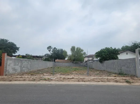 220 Segovia Dr, Laredo, TX 78046