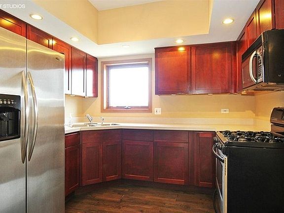 3rd image of 2229 S Canal St Unit 3H