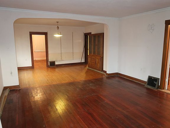 4th image of 2601 E Francis Ave