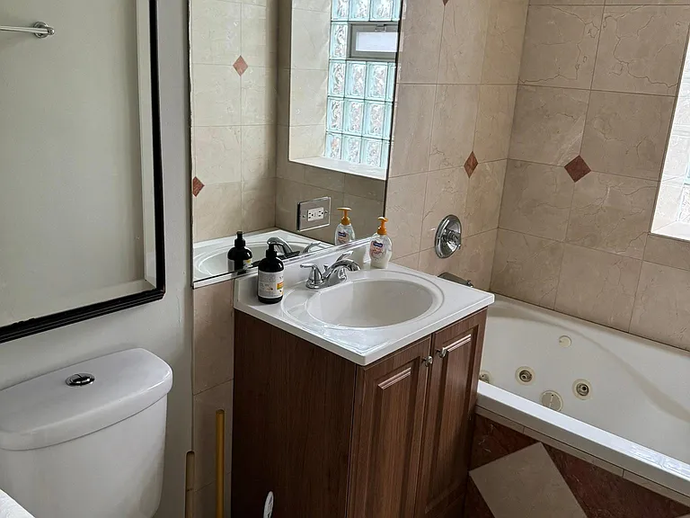 3110 W Belle Plaine Ave #2 — Photo 7