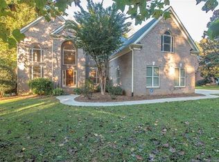 3610 Mountain Cove Dr, Charlotte, NC 28216