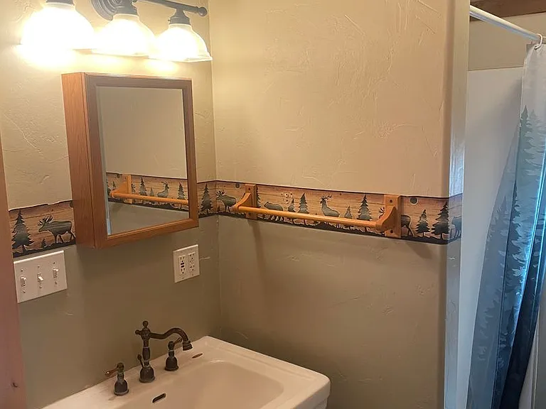 1084 E Moody Rd — Photo 12