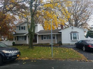 27 County Pl, Deer Park, NY