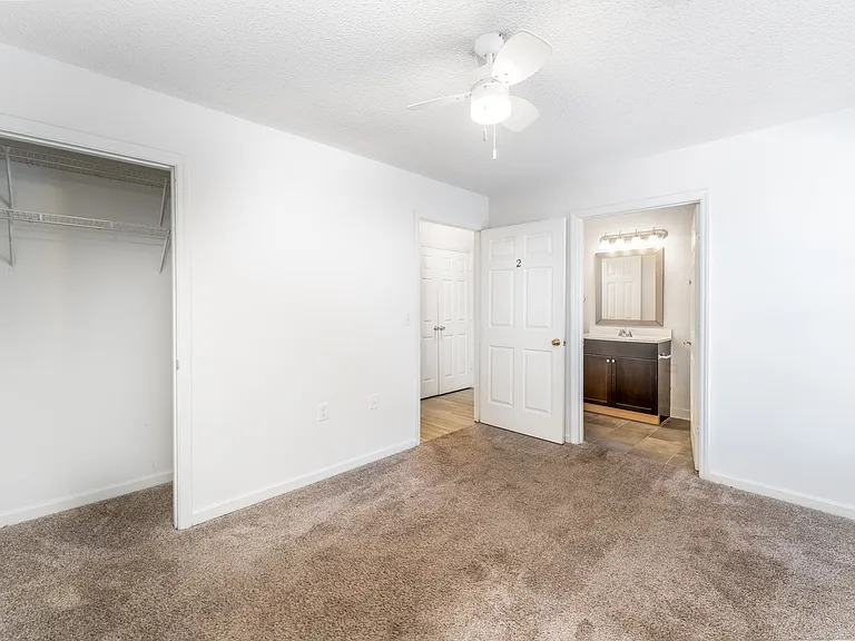 Reynolds Place Apartments — Photo 44