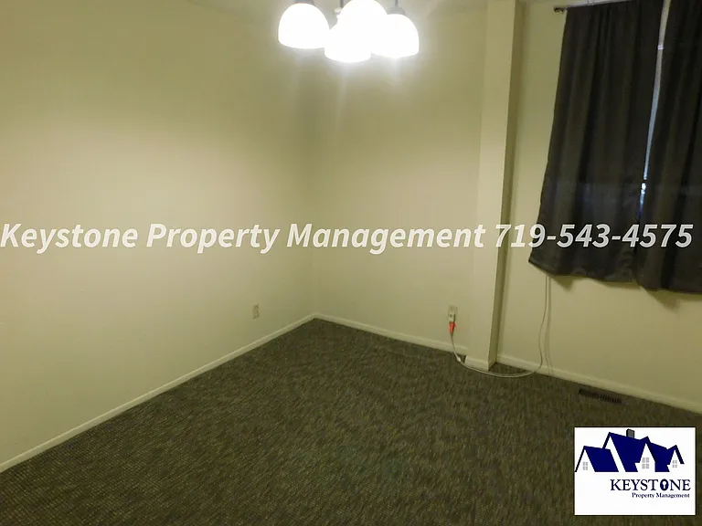 420 W 10th St #1 — Photo 7