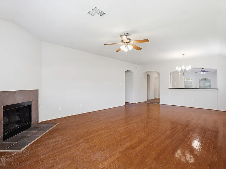 4504 Leeds Dr — Photo 5