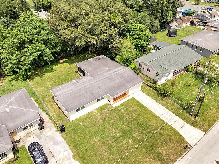 1040 San Luis Dr — Photo 32