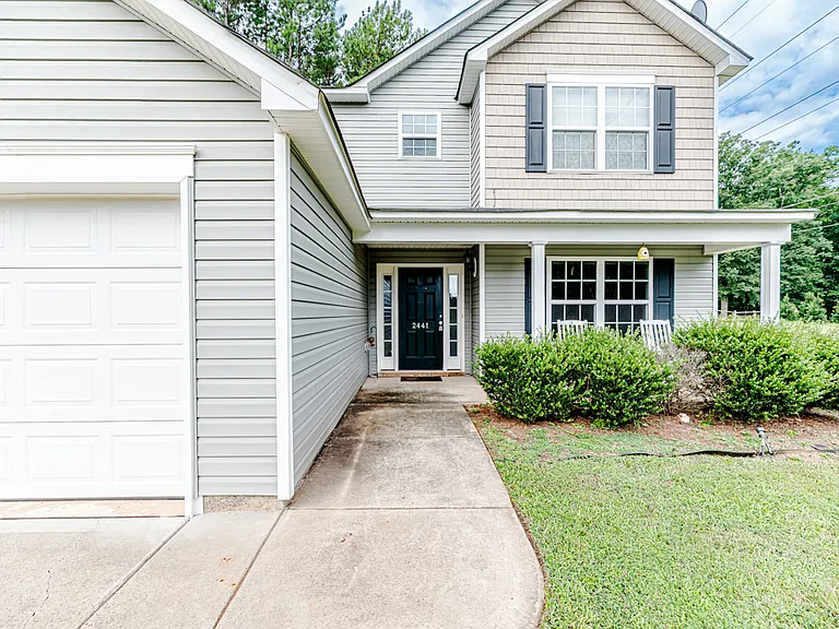 2441 Westgate Dr — Photo 2