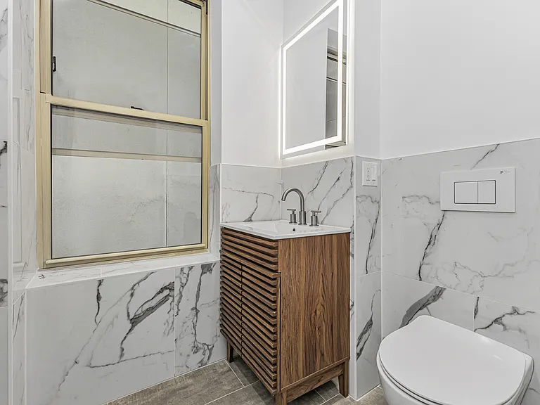 246 E 53rd St #3B — Photo 4