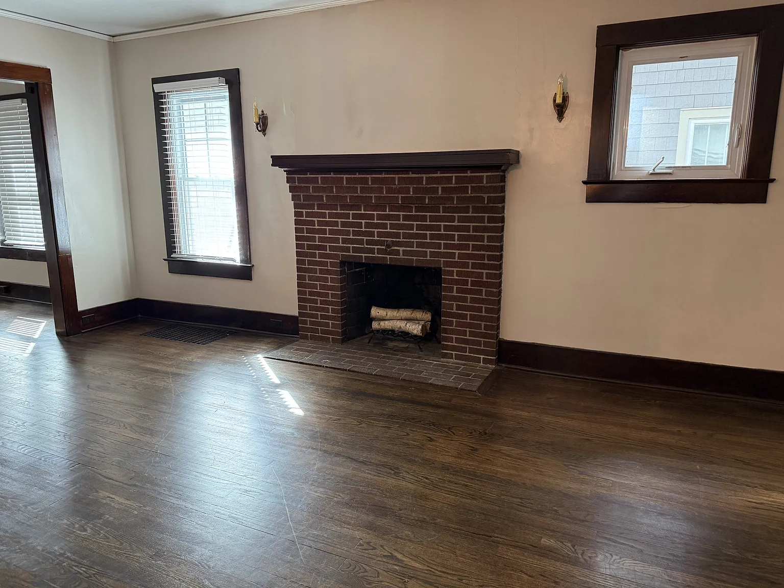 1437 East Park Pl - 1 — Photo 2