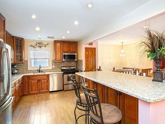 4th image of 1607 Belmont Ave