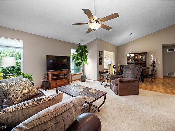 3rd image of 38294 Kingston Dr