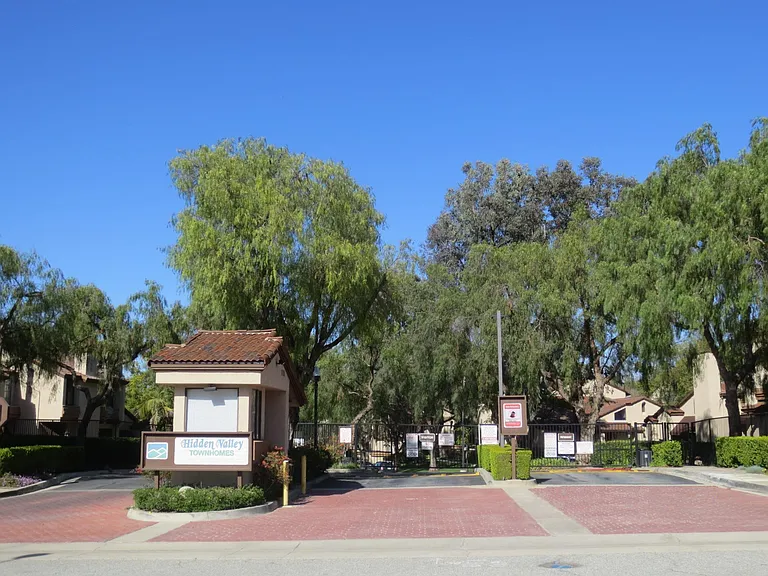 17 Rock Cliff Pl — Photo 1