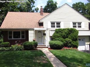 837 Barbara Dr, Teaneck, NJ 07666