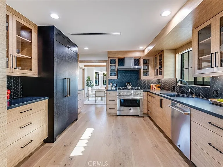 14803 Otsego St — Photo 13