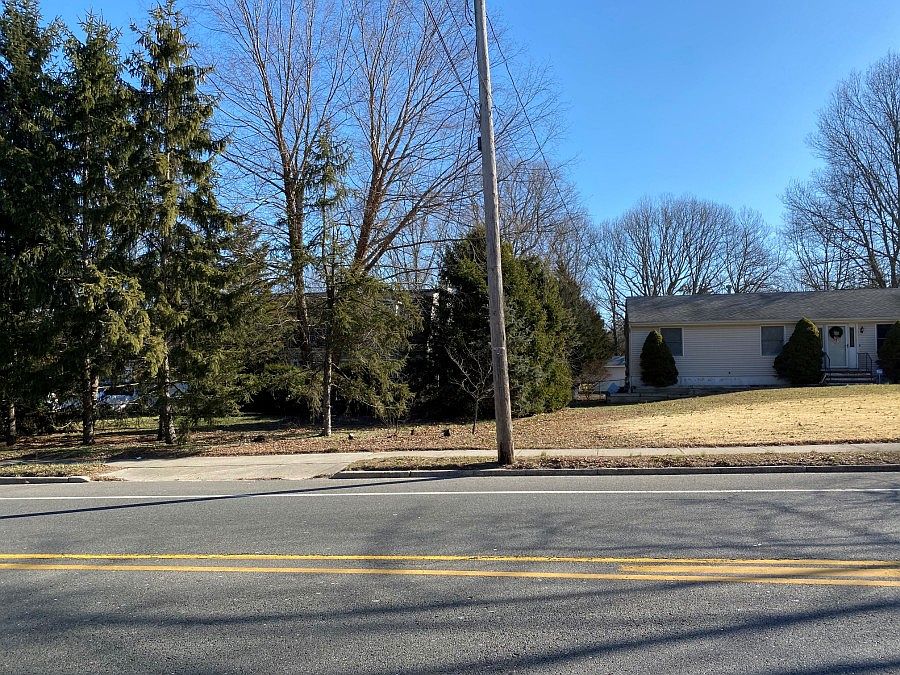 2nd image of 17 N Hope Chapel Rd