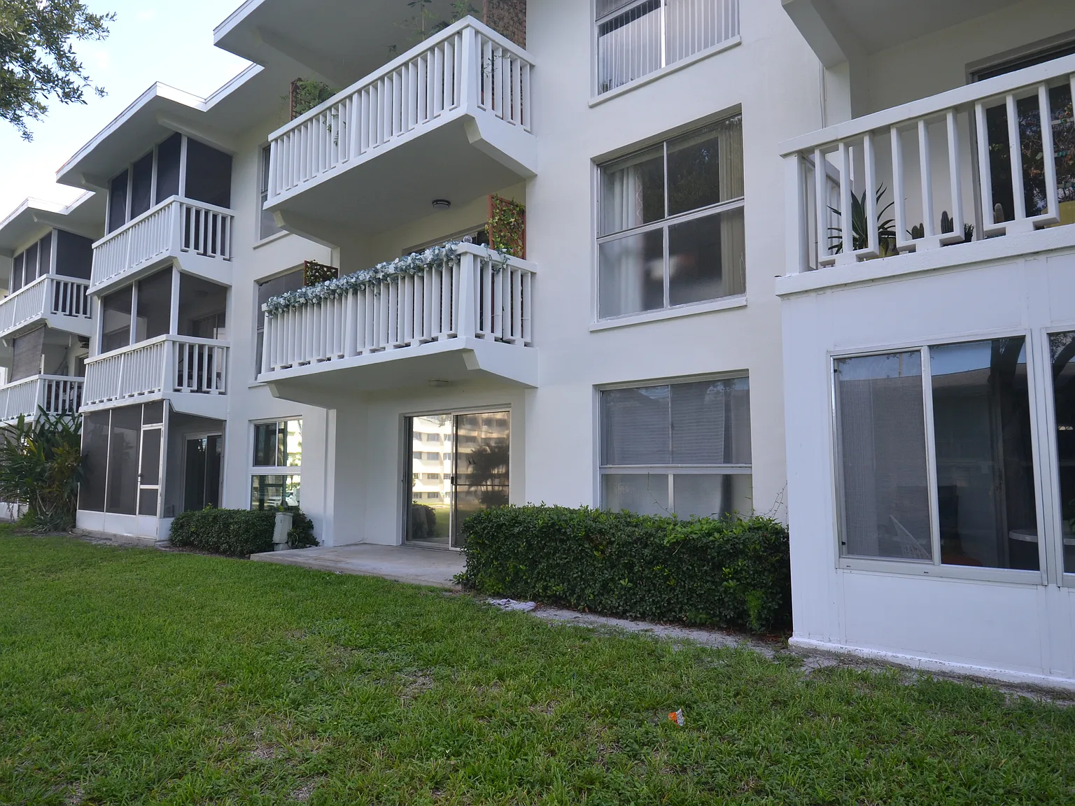 1 bed, 1.0 bath, 690 sqft, $1,800 — Photo 1