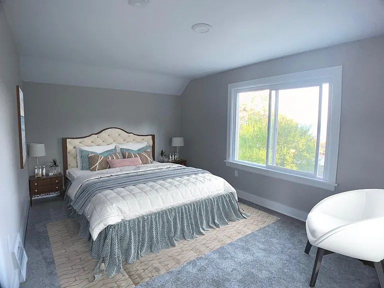 Large upstairs bedroom