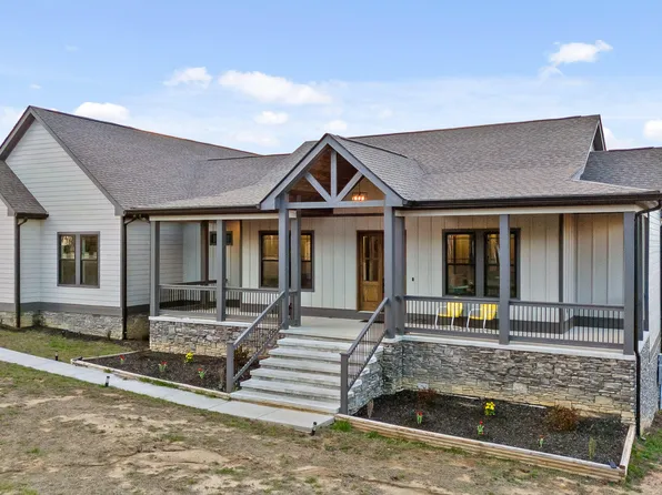 2323 River Bluffs Dr, Jasper, TN 37347