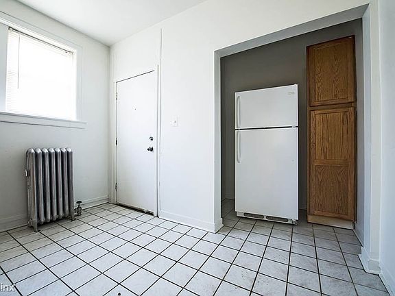 1616 W 80th St Apartments Chicago Kitchen_02