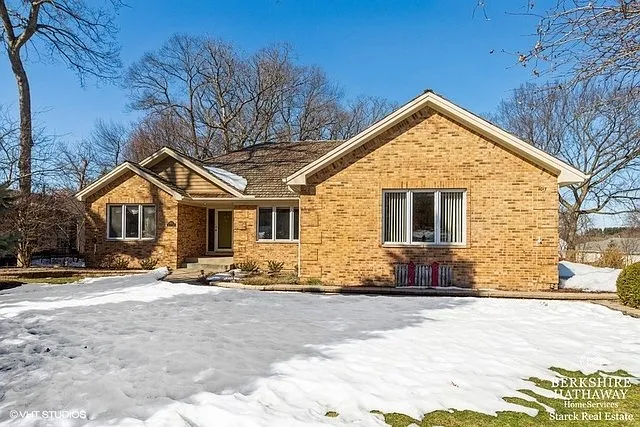 1017 Rosewood Dr photo 1