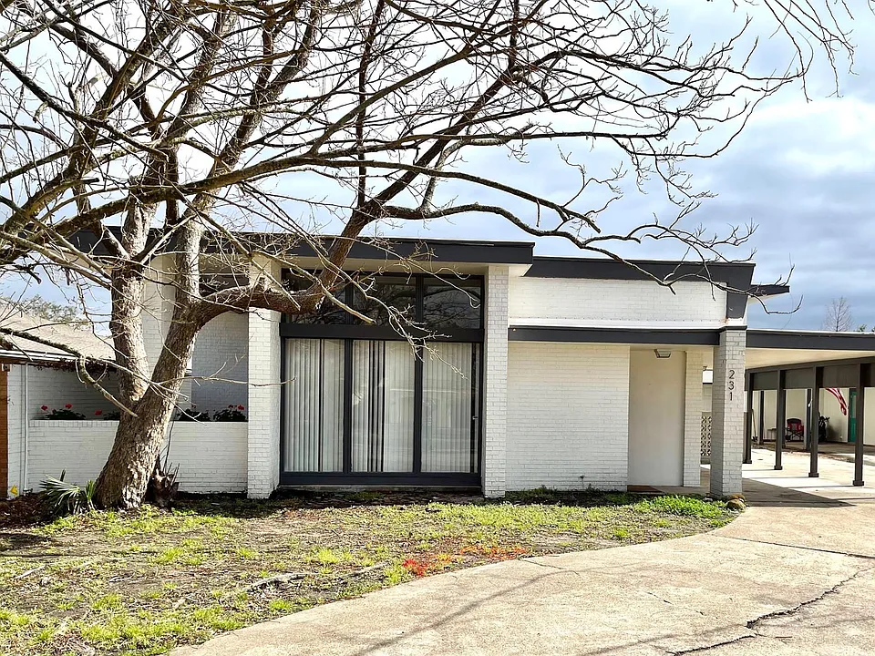 Front of townhouse on Shell Beach