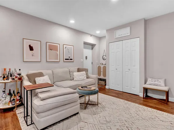 25 W Broadway #110, Long Beach, NY 11561