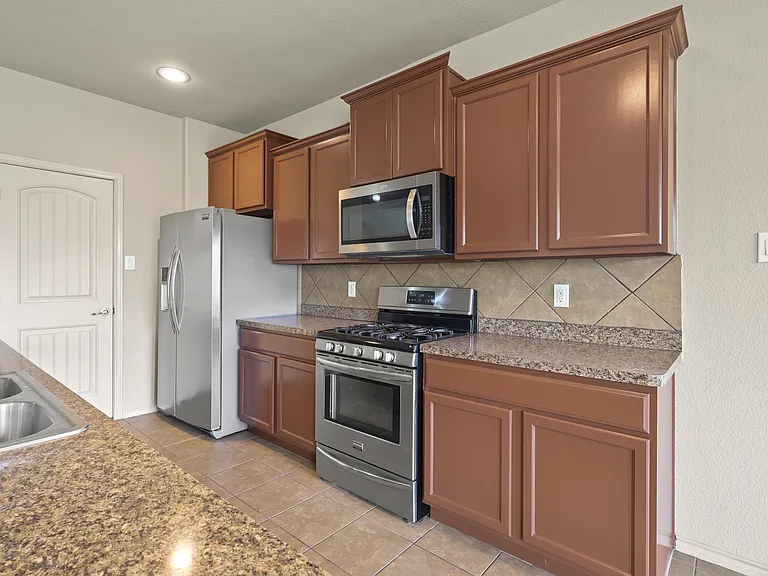 1804 Capulin Rd — Photo 8