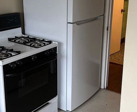 2nd image of 17808 Lake Shore Blvd Unit 201