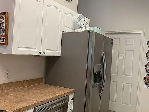 Kitchen Fridge/Dishwasher