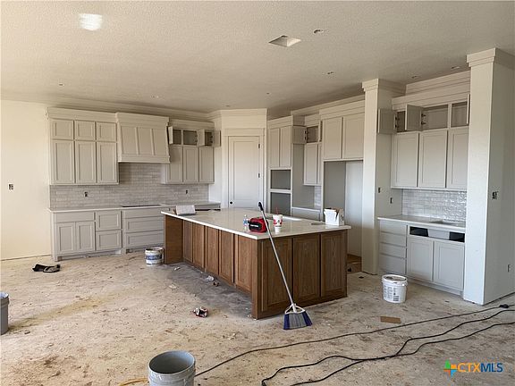 3rd image of 1614 Hunt Dr