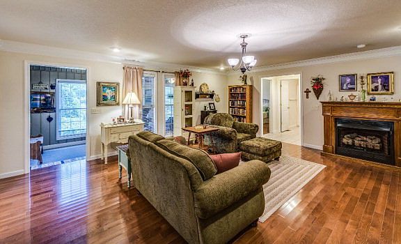 5th image of 525 Eagle Landing Dr
