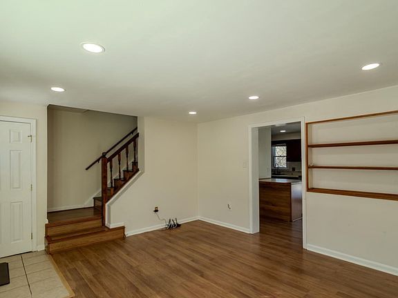 3rd image of 608 Saint Georges Station Rd