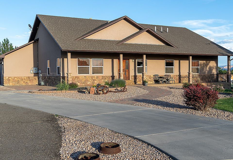 6 Bedroom 1 Acre lot