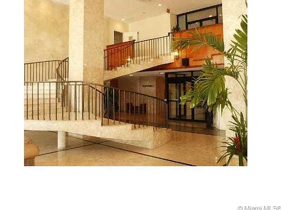 4th image of 5601 Collins Ave APT 924