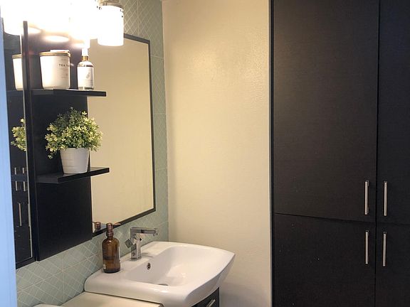 5th image of 300 S Mentor Ave APT 4