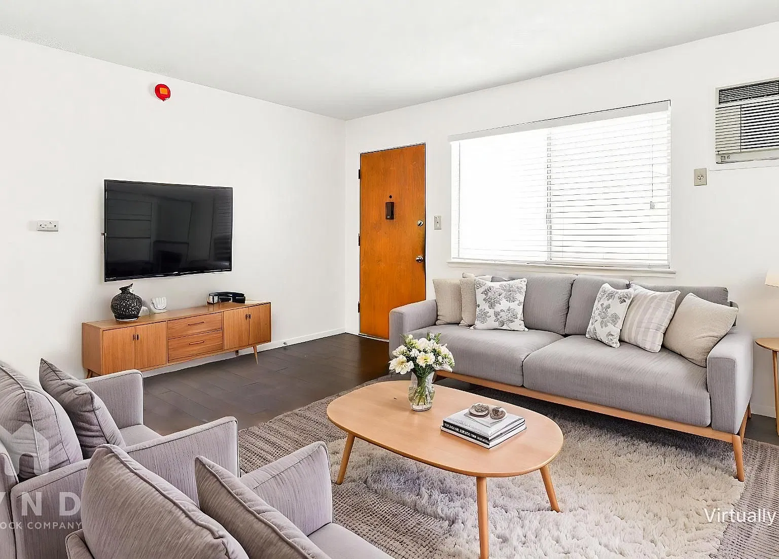 2 bed, 1.0 bath, 800 sqft, $1,725 — Photo 2