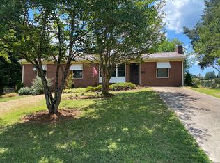 414 Hillside Dr, Lexington, NC 27295