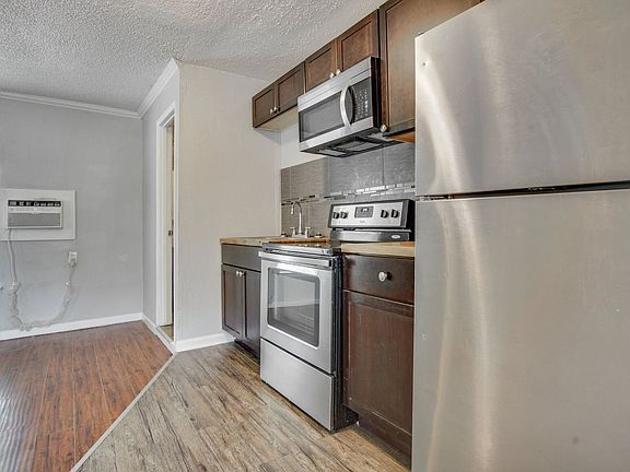 3rd image of 1431 Cantrell Dr Unit 4