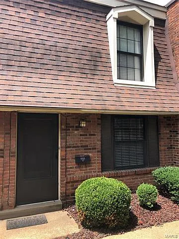 1929 Mansard Dr photo 1