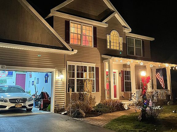 3rd image of 5 Towpath Ln