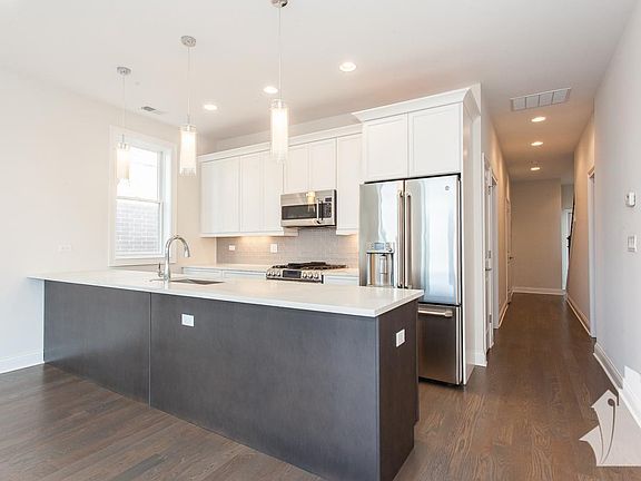 3rd image of 1519 W Diversey Pkwy #3E