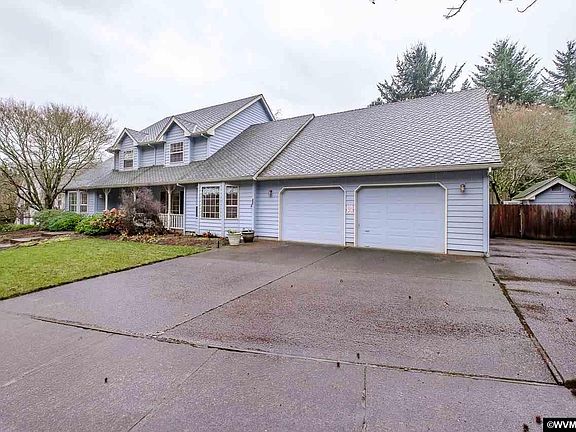 3rd image of 1580 Cambridge Dr SE