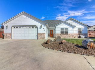 602 Royal Ct, Grandview, WA 98930