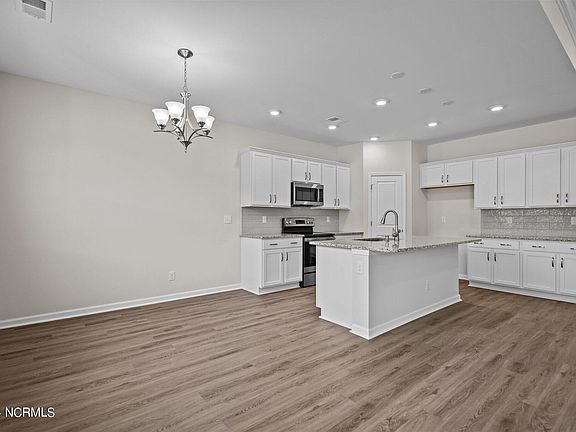5th image of 644 Lemming Lane SE