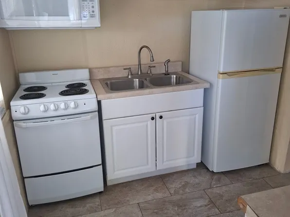 1040 26th St N #1/2, Saint Petersburg, FL 33713