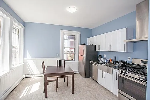 147 Columbia St #2R Photo 1