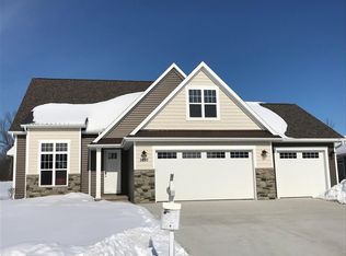 2830 Villa Way, Menasha, WI 54952